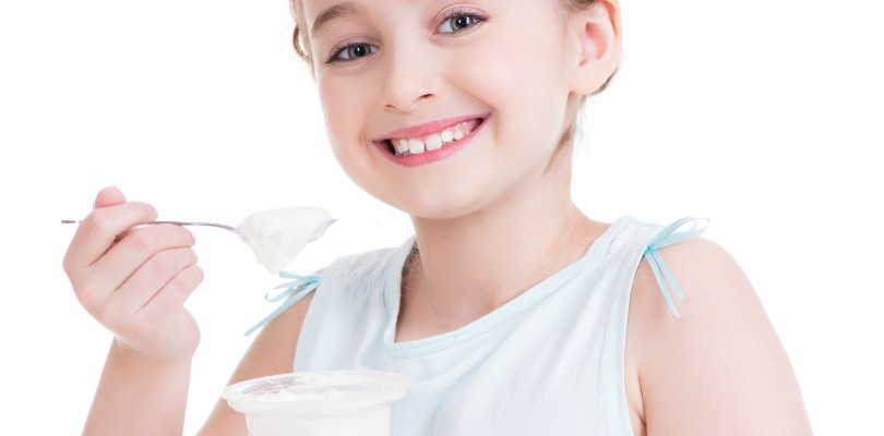 little-girl-eating-yogurt-810x400[1]