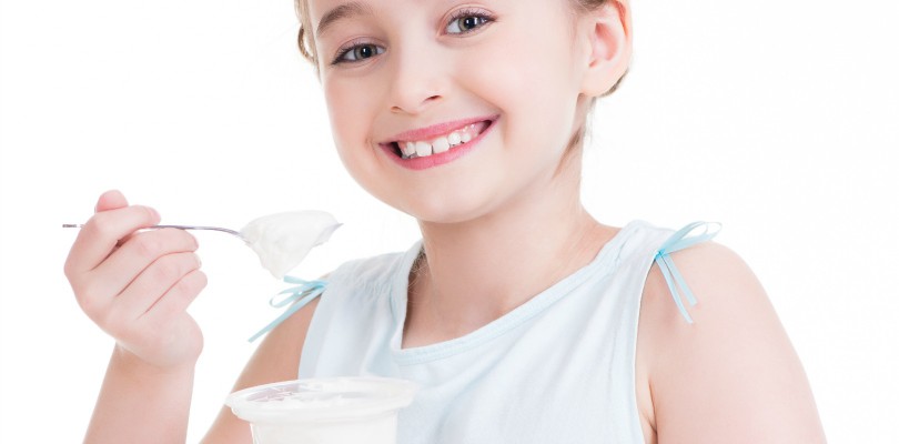 little-girl-eating-yogurt-810x400[1]