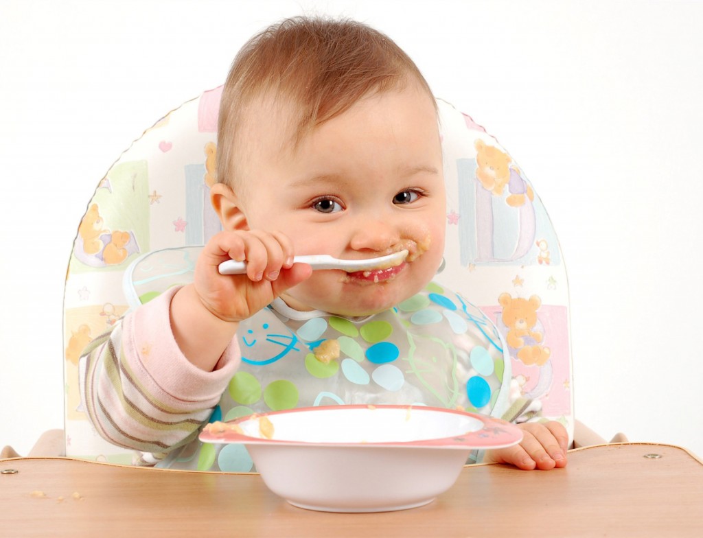 Bioacimin - 04 - May - Những điều mẹ cần biết về chế độ ăn dặm Baby Wed Leaning9