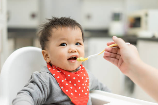 Bổ sung các loại cốm cho trẻ biếng ăn cần đúng thời điểm.