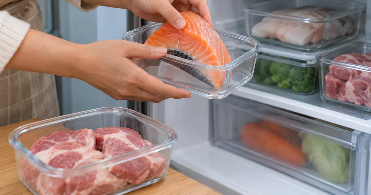 cách bảo quản thịt cá sống trong tủ lạnh cho trẻ bằng hộp kín tại nhà