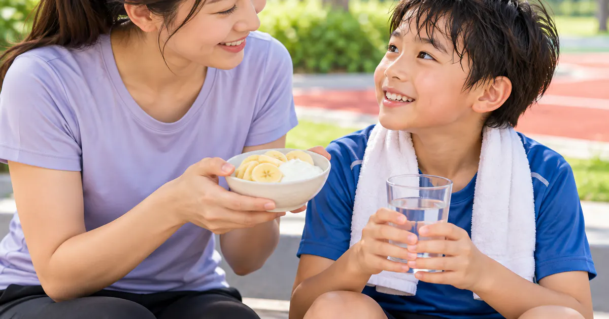 Bữa phụ cân đối và nước uống phù hợp sau khi trẻ vận động