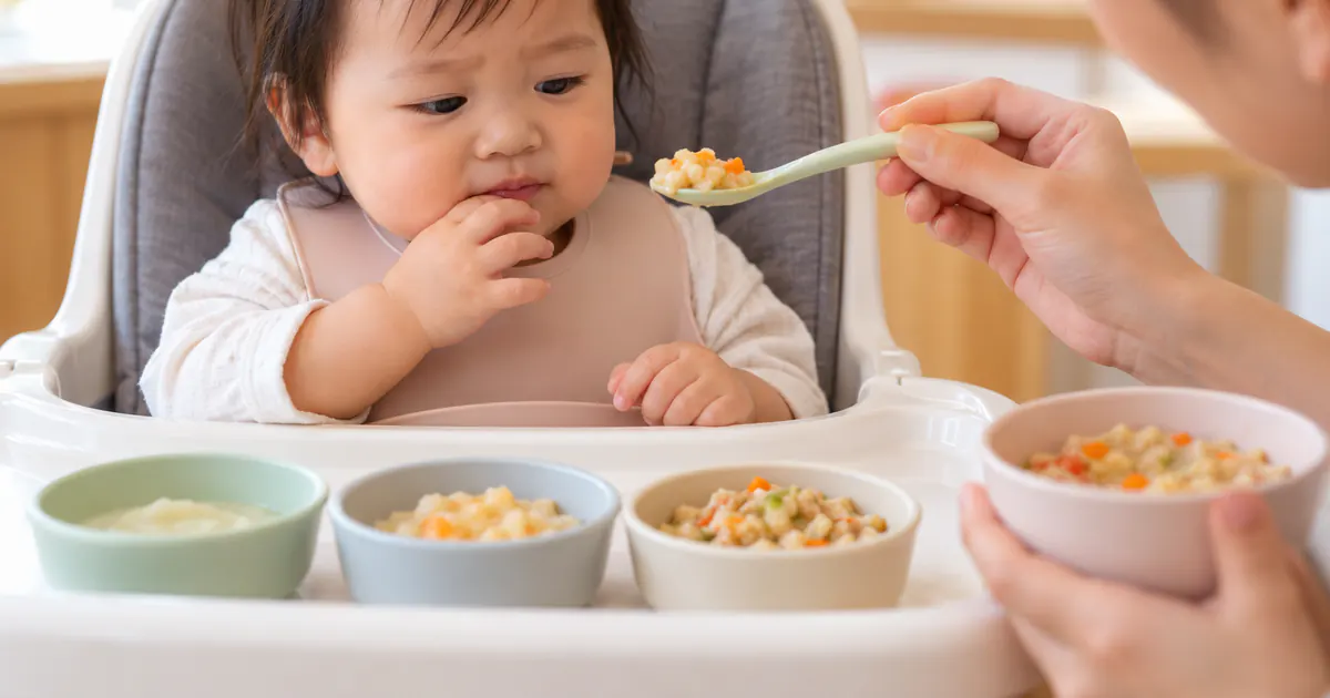 Mẹ hỗ trợ trẻ ăn dặm không chịu ăn thức ăn dạng hạt bằng món mềm