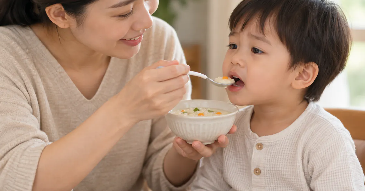 Cha mẹ chuẩn bị món mềm khi trẻ bị loét miệng nên ăn món gì dễ chịu