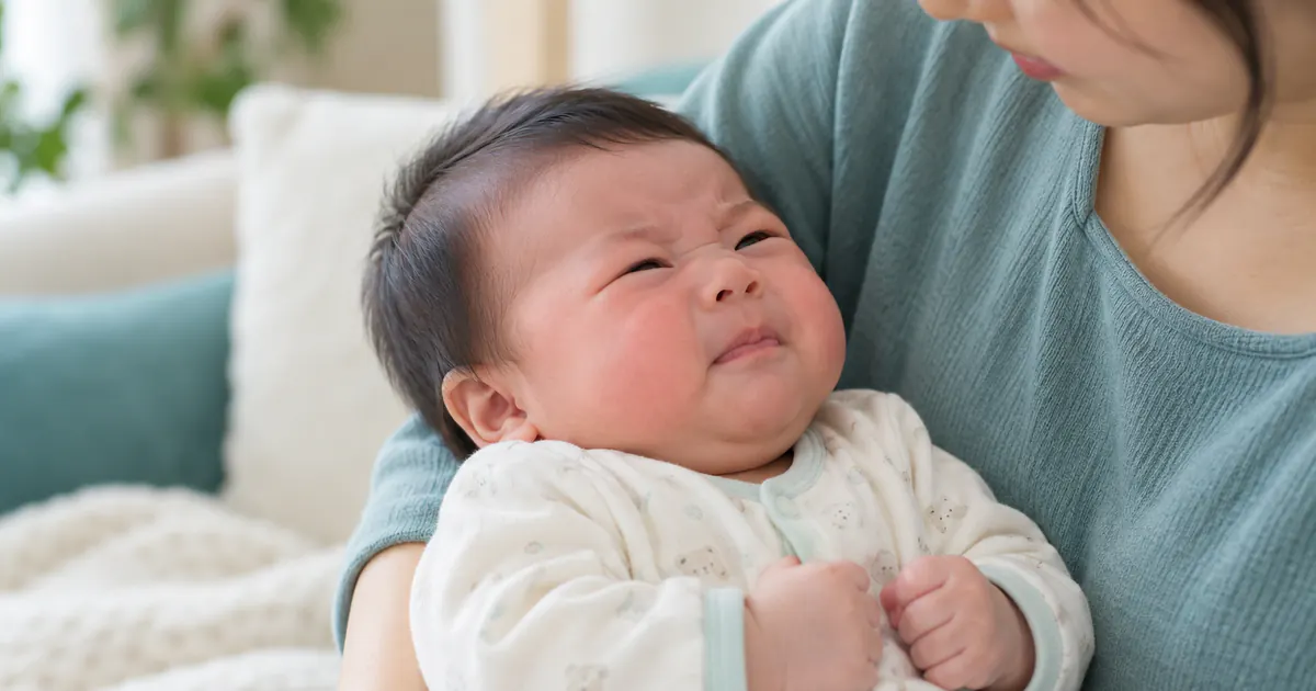 Mẹ quan sát trẻ sơ sinh rặn đỏ mặt nhưng phân mềm có phải táo bón