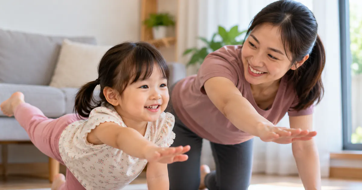 Mẹ cùng con vận động khi tìm hiểu trẻ táo bón cần vận động bao nhiêu mỗi ngày
